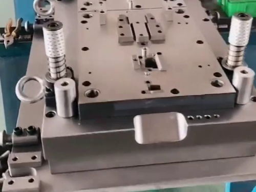 20年的模具大師傅,裝配五金沖壓模具,現在做模具的人越來越少